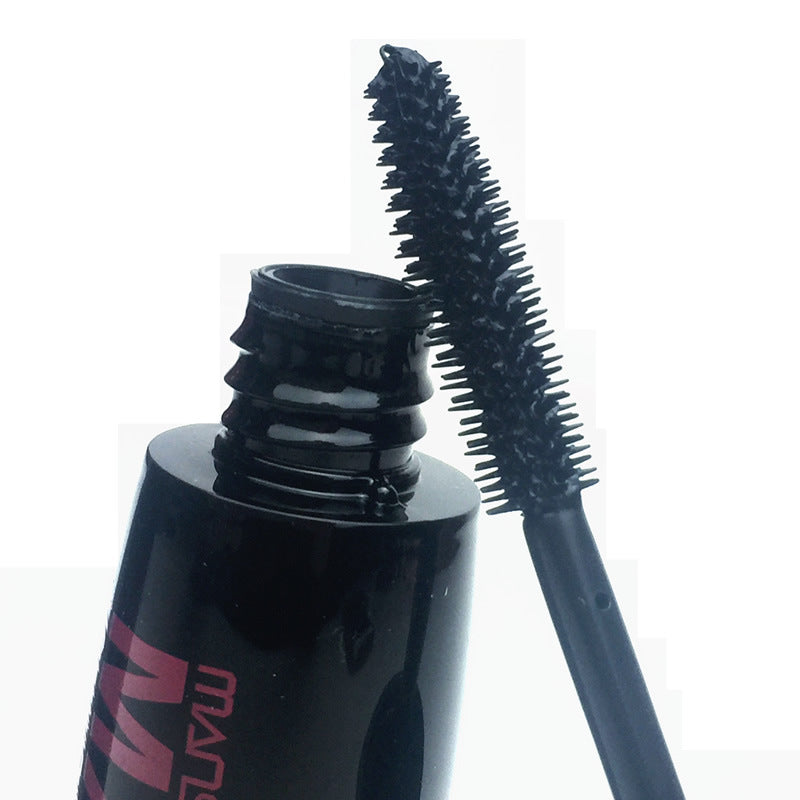 Slim and thick curling mascara eyeshadow