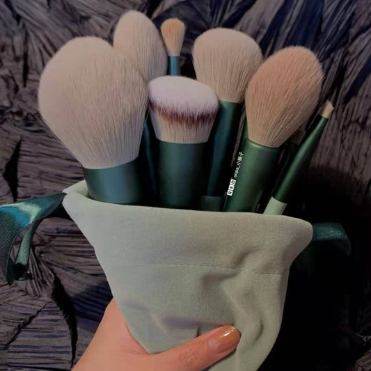 13 Makeup Brushes Green